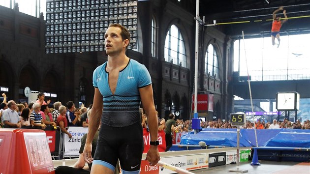 Renaud Lavillenie v souti tyka na curyskm ndra v rmci finle Diamantov ligy.