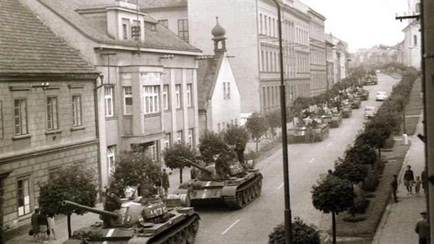 František Prouza zachytil Poláky 21. 8. 1968 v Komenského ulici v Novém Městě nad Metují.