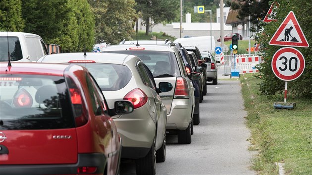 Ve Zln sepisuj protestn petici proti zdlouhav oprav kiovatky ulic Paseck a Mokr.