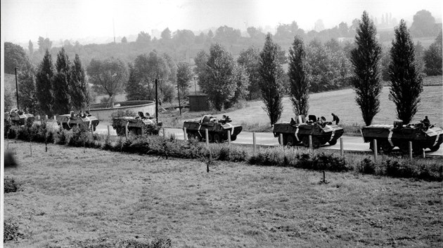 Vojensk technika jede na Hradec Krlov v srpnu 1968.