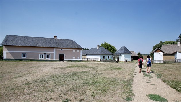 Skanzen ve Strnici pedstavuje lidovou architekturu, zpsob bydlen a ivota na jihovchodn Morav.