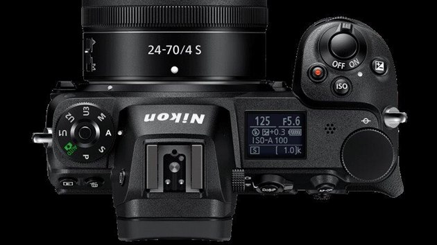 Nový plnoformátový fotoaparát Nikon Z7 má standardní rozložení ovládacích prvků.