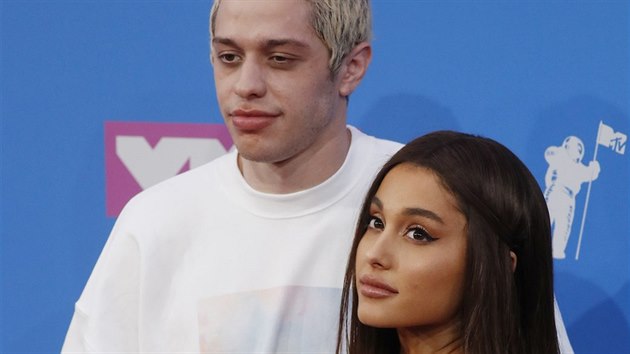 Pete Davidson a Ariana Grandeov na MTV Video Music Awards (New York, 20. srpna 2018)