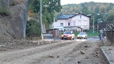 Sesuv ásti skály uzavel silnici v Lokti.