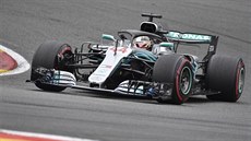 Lewis Hamilton startoval ve Velké cen Belgie z pole position.