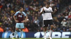 Aleksandar Mitrovi z Fulhamu pedvádí oslavné gesto poté, co skóroval proti...