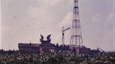 Pvodní 113 metr vysoký stoár vysílae TV a VKV slouil na kopci Krásné od...
