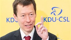 Tlumoník a pekladatel Hayato Okamura kandiduje v senátních volbách za KDU-SL.