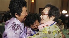 Po tém�� sedmdesáti letech se poprvé setkali p�íbuzní, které rozd�lila korejská...