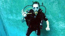 Toto gesto pravou rukou zna�í, �e je v�e O.K.