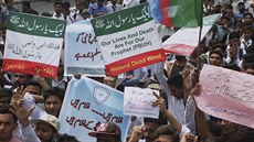 Pákistánem zmítají protesty proti soutěži karikatur proroka Mohameda (29. 8....