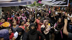 Tisíce muslimských Rohing si pipomnly výroí jednoho roku od útok, které je...
