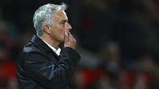 José Mourinho, trenér fotbalist Manchesteru United, bhem utkání proti...