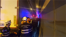 Lochkovský tunel uzavřela nehoda kamionu a osobního auta (20.8.2018)