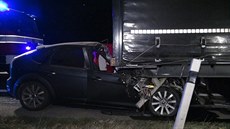 Pi nehod kamionu a osobního auta na dálnici D10 zemel idi osobního vozu....