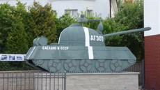 Tvrci výstavy zhotovili maketu polského tanku k výroí invaze v srpnu 1968,...