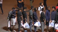 Itálie pustila na pevninu všech 150 migrantů z lodě Diciotti