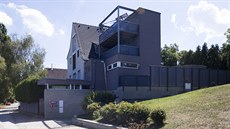 Luxusní vilu na kraji praské tvrti Bílá Hora s výhledem na oboru Hvzda...