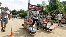 V P�erov� se utkali siláci v klání World's Ultimate Strongman Championship do...