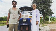 Tomá Vejmola na cest z Bangkoku do Hranic mimo jiné cestoval s buddhistickou...