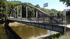 Lávka v Brod�, která spojuje Jiráskovo náb�e�í s protilehlým náb�e�ím, má své...