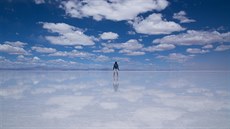 Největší solná poušť světa Salar de Uyuni v Bolívii se po dešti mění v obrovské...