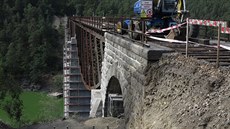 Stavbai se pustili do úplné rekonstrukce 118 let starého elezniního mostu...