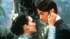 Winona Ryderová a Keanu Reeves ve filmu Drákula (1992)
