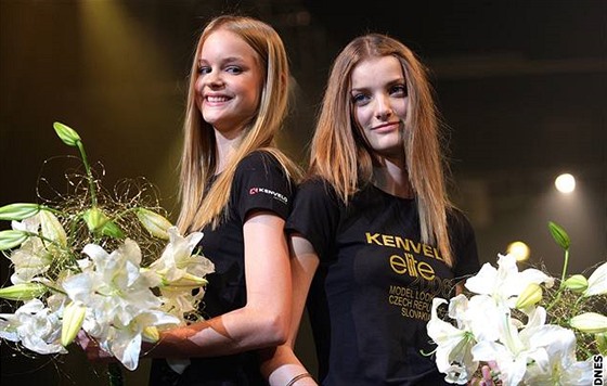 Vítzka eského kola Kenvelo Elite Model Look 2006 Denisa Dvoaková (vpravo) a...