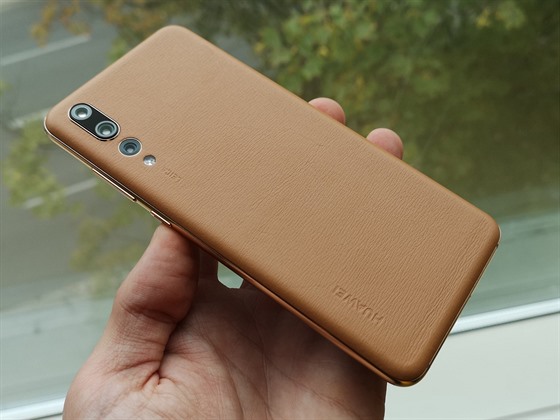 Huawei P20 Pro v nových barvách a s koeným krytem