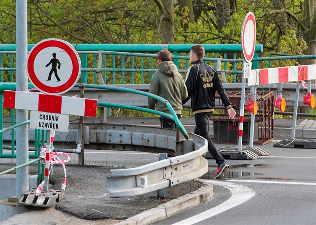 Doubský most v Karlových Varech a jeho stav na zaátku rekonstrukce v dubnu...
