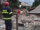 Po tvrtením výbuchu rodinného domu v eském Tín se stále pátrá v sutinách...
