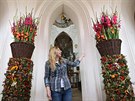 Florist� p�i zdoben� poutn�ho kostela sv. Jana Nepomuck�ho na Zelen� ho�e...