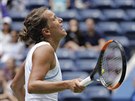 KIK. eská tenistka Barbora Strýcová se zlobí, poté co zkazila úder ve tetím...