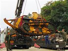 Unikátní tank Renault FT pi transportu do Vojenského technického muzea v...