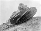 Tank Renault FT pi vojskových zkoukách eskoslovenské armády (1922).  Ze...