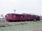 Motorový vz M131.1110 v ele vlaku 90701 odjídí z Vysokého Veselí v 11:36,...