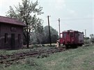 Motorový vz M131.1110 na vlaku Os 90706 v zastávce Sb, 29. 5. 1976,...