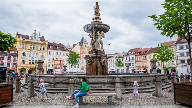 Českobudějovickou Samsonovu kašnu na náměstí Přemysla Otakara II. v roce 2018 na dva dny obklopily stromy. Místní obyvatele zeleň na náměstí zaujala.