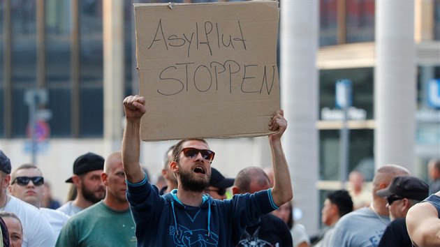 Protesty proti vrad v Chemnitzu se pelily i do Kolna nad Rnem. (28. srpna 2018)