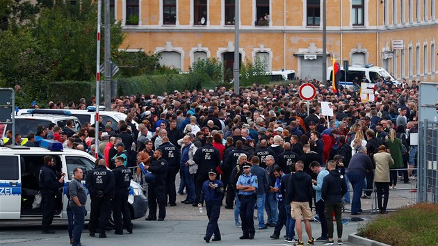 Lid v nmeckm Chemnitzu demonstruj proti imigraci. (30. srpna 2018)