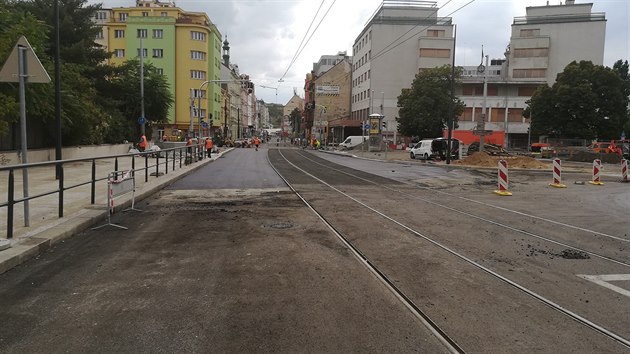 Od z Technick sprva komunikac zprovozn automobilovou a tramvajovou dopravu v ulici Zenklova (31.8.2018)