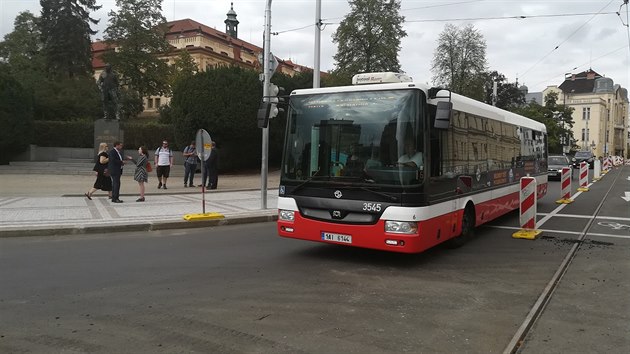 Od z Technick sprva komunikac zprovozn automobilovou a tramvajovou dopravu v ulici Zenklova (31.8.2018)