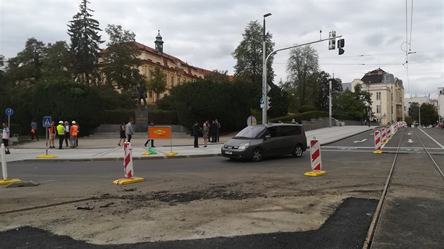 Od z Technick sprva komunikac zprovozn automobilovou a tramvajovou dopravu v ulici Zenklova (31.8.2018)