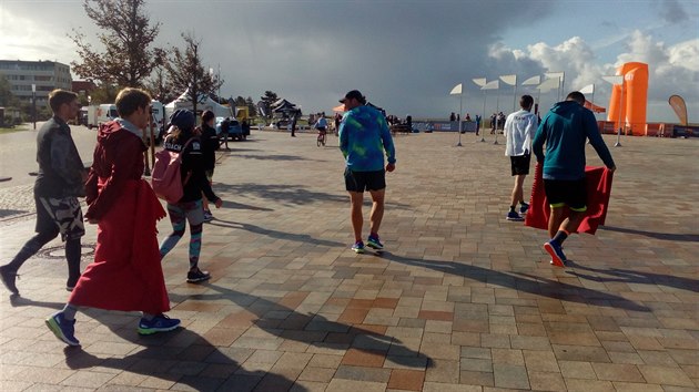 Cl byl na poben kolond v Sankt Peter-Ording.Tm se chyst ekat ped clem na Zuzku