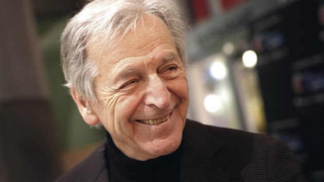 Řecko-francouzský oscarový režisér Costa Gavras zemřel v 85 letech.