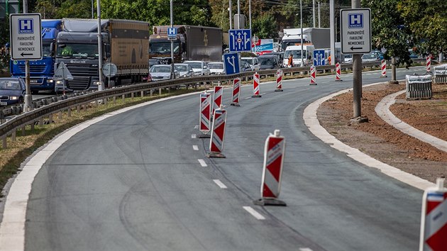 V Hradci Králové se tvoří kolony kvůli rekonstrukci Sokolské ulice (29. 8. 2018).