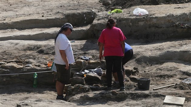 Archeologov mezi Plzn a Temonou odhaluj pozstatky zanikl stedovk vesnice Borek. (29. 8. 2018)