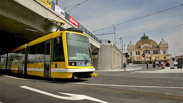 Mikulsk tda v Plzni, dleit vpadovka na esk Budjovice, se po dvou letech rekonstrukce a pestavb most u hlavnho vlakovho ndra opt otevela. (31. 8. 2018)