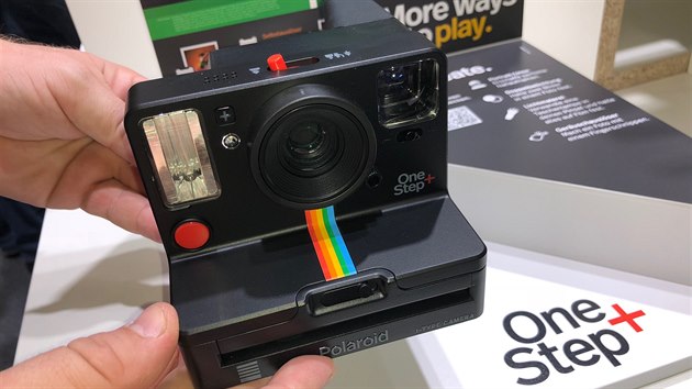 Instantní fotografie z nového Polaroidu One Step+ lze pímo doladit v aplikace...